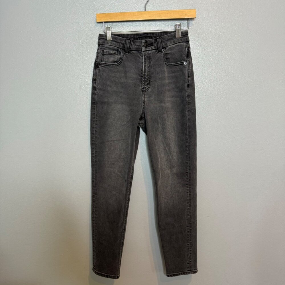 AMERICAN EAGLE high rise curvy mom jeans in faded black size 0